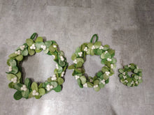 Load image into Gallery viewer, Felt Mistletoe Wreath: 9&quot;

